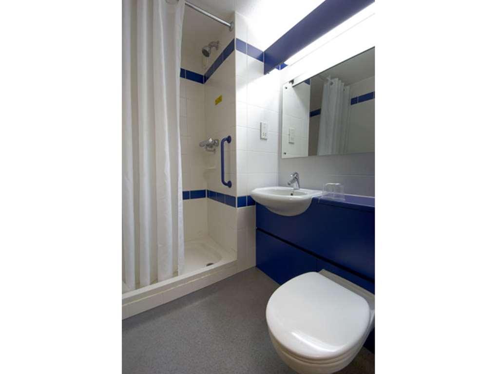 Travelodge Birmingham Oldbury Oldbury  Buitenkant foto